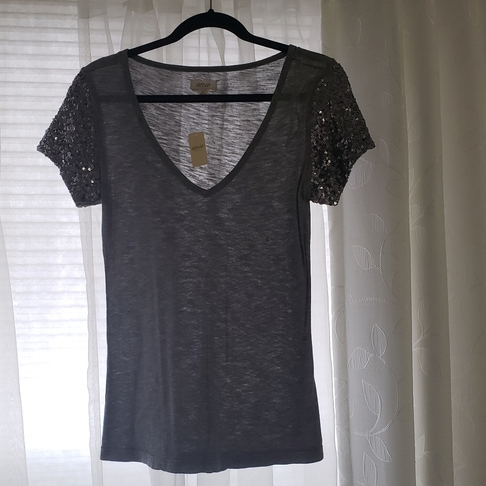 Gray vneck tshirt